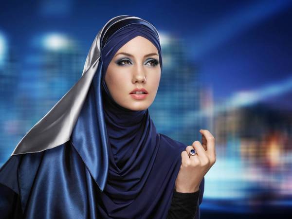 Photograph Ully Zoelkarnain  Wardah Cosmetic 2 on One Eyeland